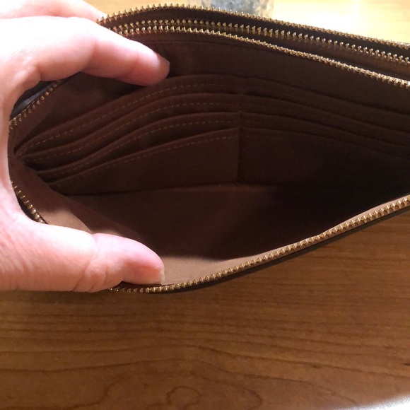 Coach wristlet - Picture 3 of 4